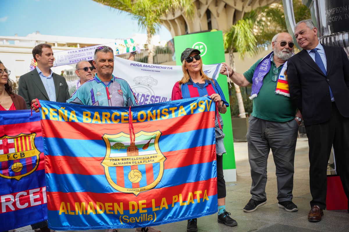 Fanii celor de la Barcelona au făcut show în Sevilla înaintea meciului cu Real Madrid