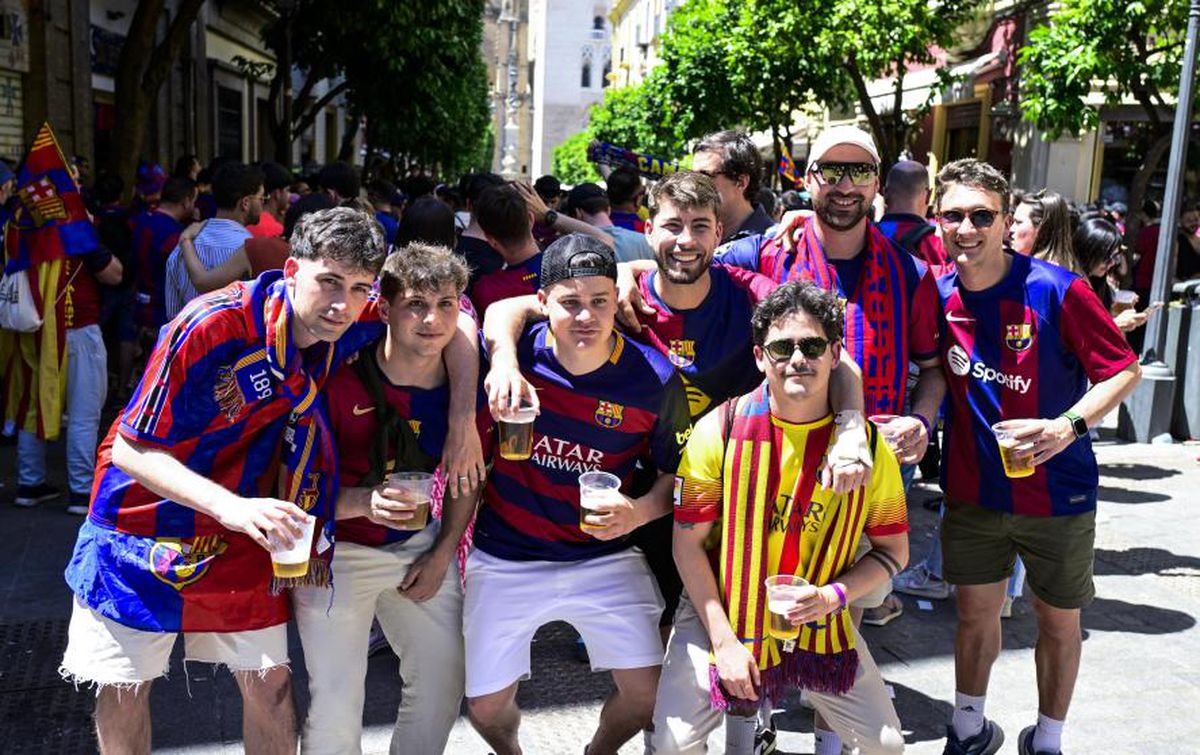 Fanii celor de la Barcelona au făcut show în Sevilla înaintea meciului cu Real Madrid