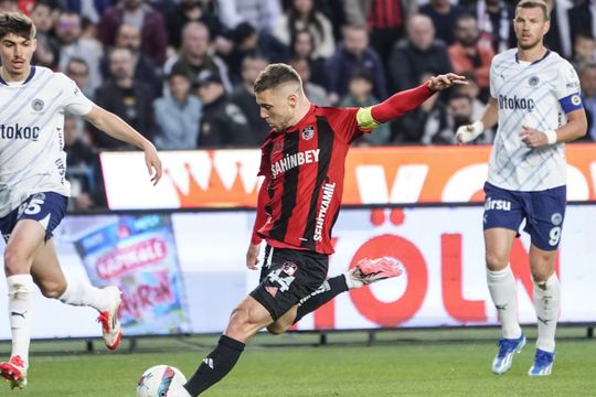 Alexandru Maxim a marcat un gol superb în Gaziantep - Fenerbahce/ foto X @Gaziantep