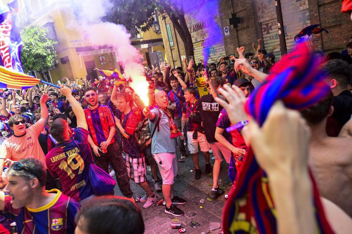 Fanii celor de la Barcelona au făcut show în Sevilla înaintea meciului cu Real Madrid