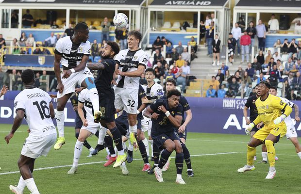 Încă un star al lui Cristi Chivu atrage atenția Europei! » Nottingham Forest i-ar fi făcut o ofertă Parmei în iarnă