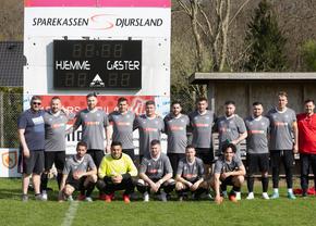 Echipa 100% românească din „Țara Fericirii” joacă într-un campionat cu reguli bizare: fotbal, handbal și rugby într-un meci!