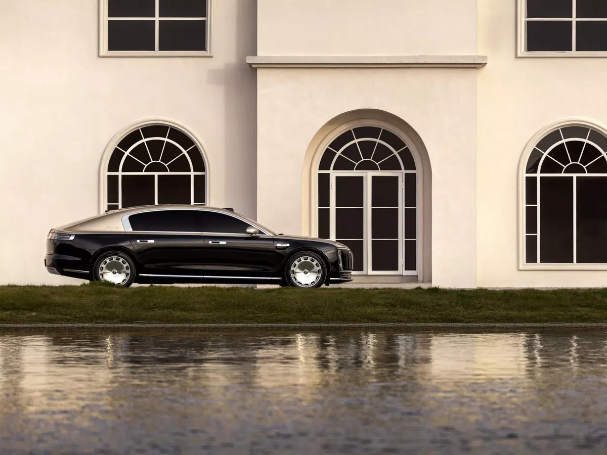 Mașina care seamănă izbitor cu Rolls-Royce și Mercedes » E mult mai ieftină decât cei doi giganți auto