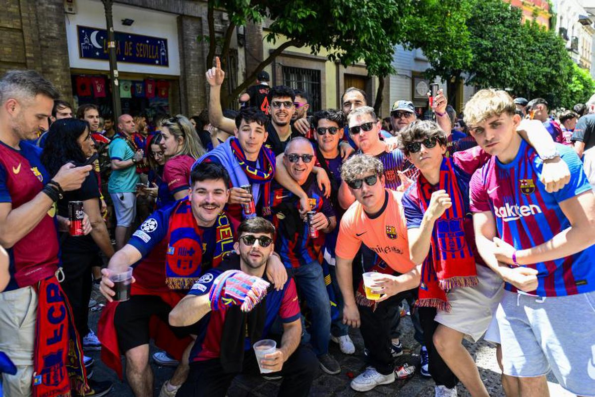 Fanii celor de la Barcelona au făcut show în Sevilla înaintea meciului cu Real Madrid