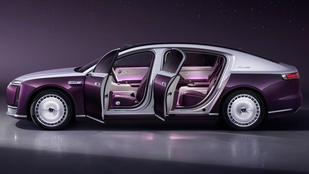 Mașina care seamănă izbitor cu Rolls-Royce și Mercedes » E mult mai ieftină decât cei doi giganți auto