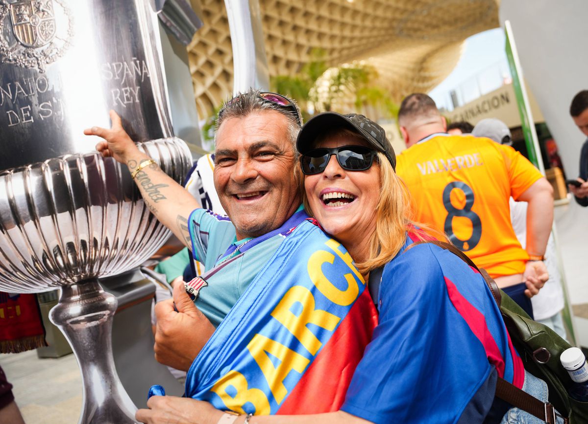 Fanii celor de la Barcelona au făcut show în Sevilla înaintea meciului cu Real Madrid