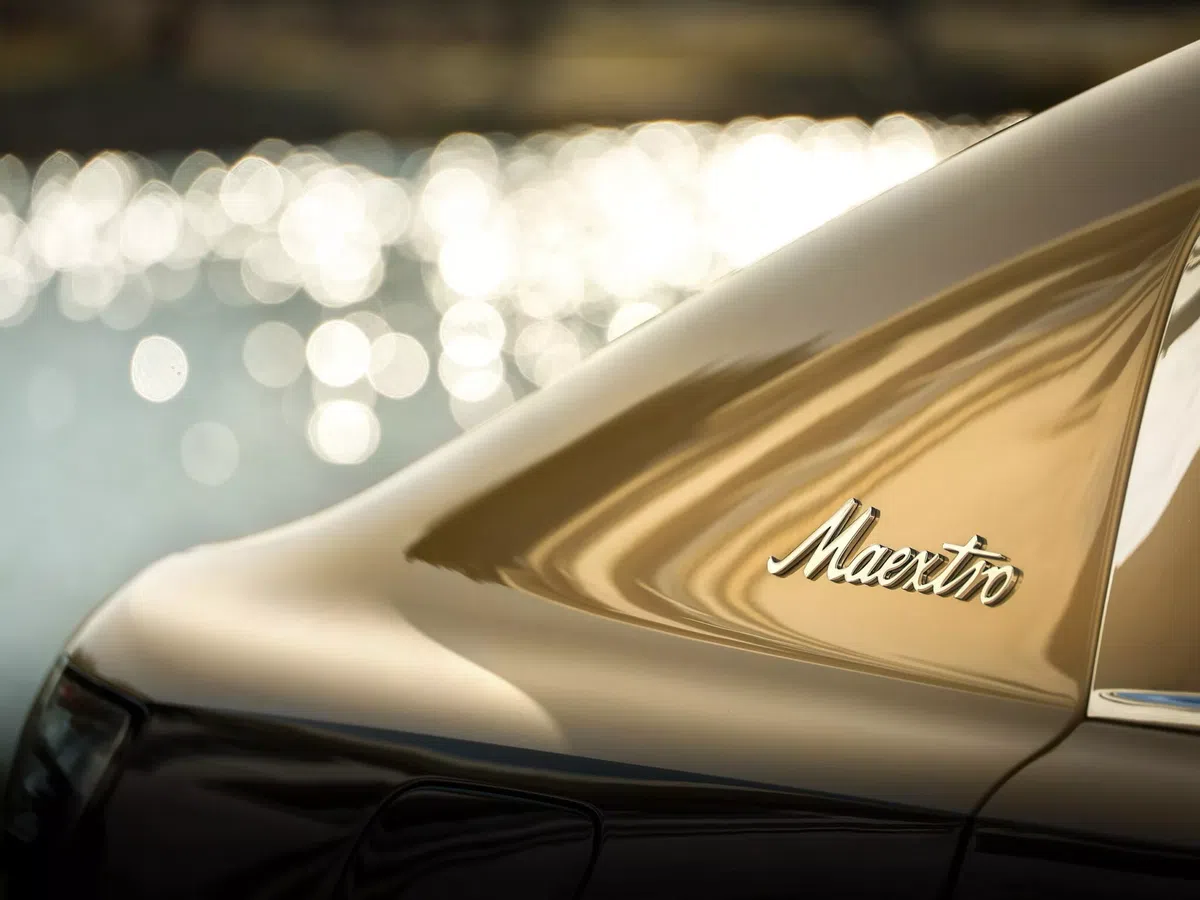 Mașina care seamănă izbitor cu Rolls-Royce și Mercedes » E mult mai ieftină decât cei doi giganți auto