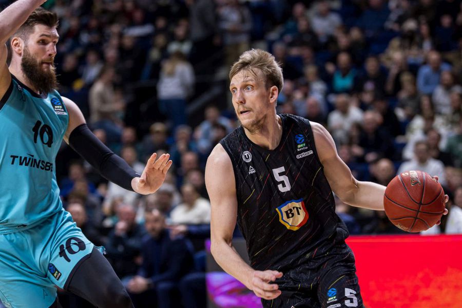 Incursiune în mintea celui mai misterios jucător de la U-BT Cluj-Napoca » A jucat la 3 campionate europene și se destăinuie Gazetei: „Încerc să explic totul, chiar și emoțiile”