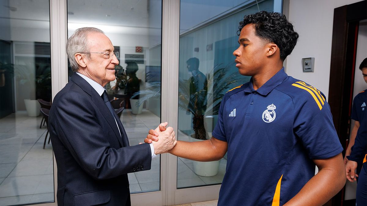 Florentino Perez este la Sevilla alături de jucătorii de la Real Madrid