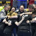 Staff-ul lui CSM București, inclusiv team-managerul Aurelia Brădeanu, a participat la bucuria calificării în turneul Final Four al Ligii Campionilor / FOTO: Cristi Preda (GSP.ro)