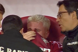 Petrila a început să plângă în hohote pe bancă