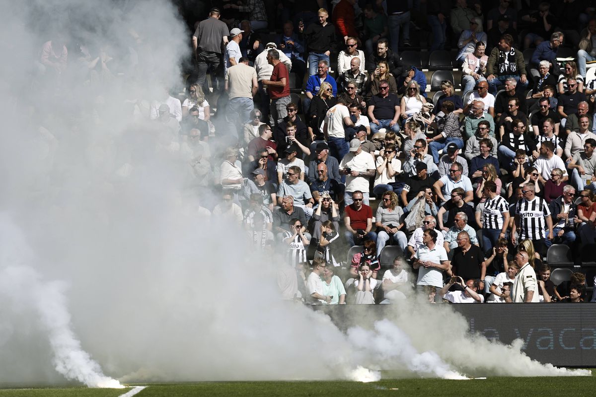 „Rușine!” » Derby-ul retrogradării a scăpat de sub control! Arbitrul a oprit meciul