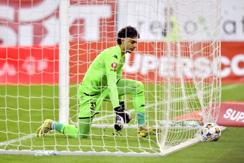 Adrian Briciu s-a păcălit în derby-ul Dinamo - Rapid, la debut/ foto Cristi Preda (GSP)