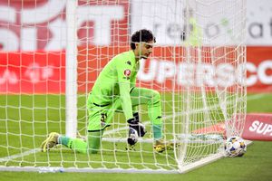 Debut nefericit pentru portarul Rapidului » Cum a greșit în derby-ul cu Dinamo