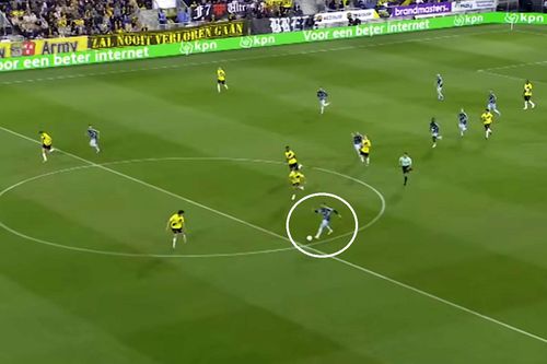 Mika Godts a preluat la jumătatea terenului și s-a oprit în poarta adversă