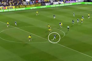 Gol istoric: puștiul lui Ajax a luat mingea la mijlocul terenului și a driblat până în poartă!