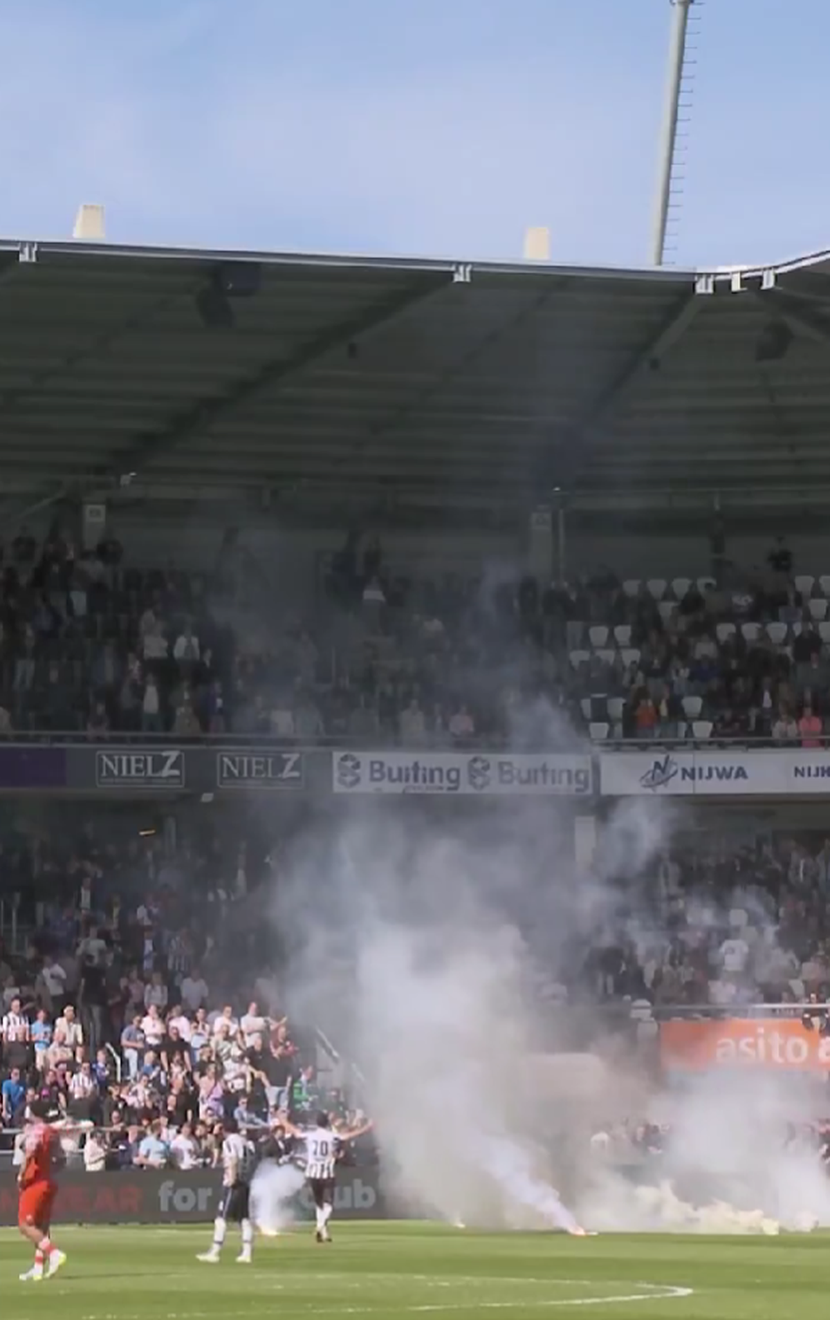 Haos total în tribune la Heracles - Volendam