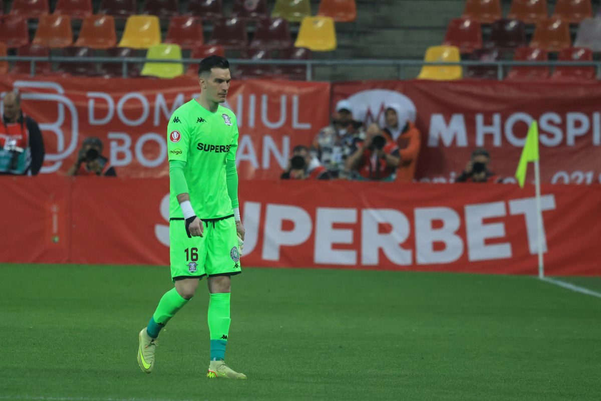 Marian Aioani s-a accidentat, Adrian Briciu a debutat pentru Rapid cu Dinamo