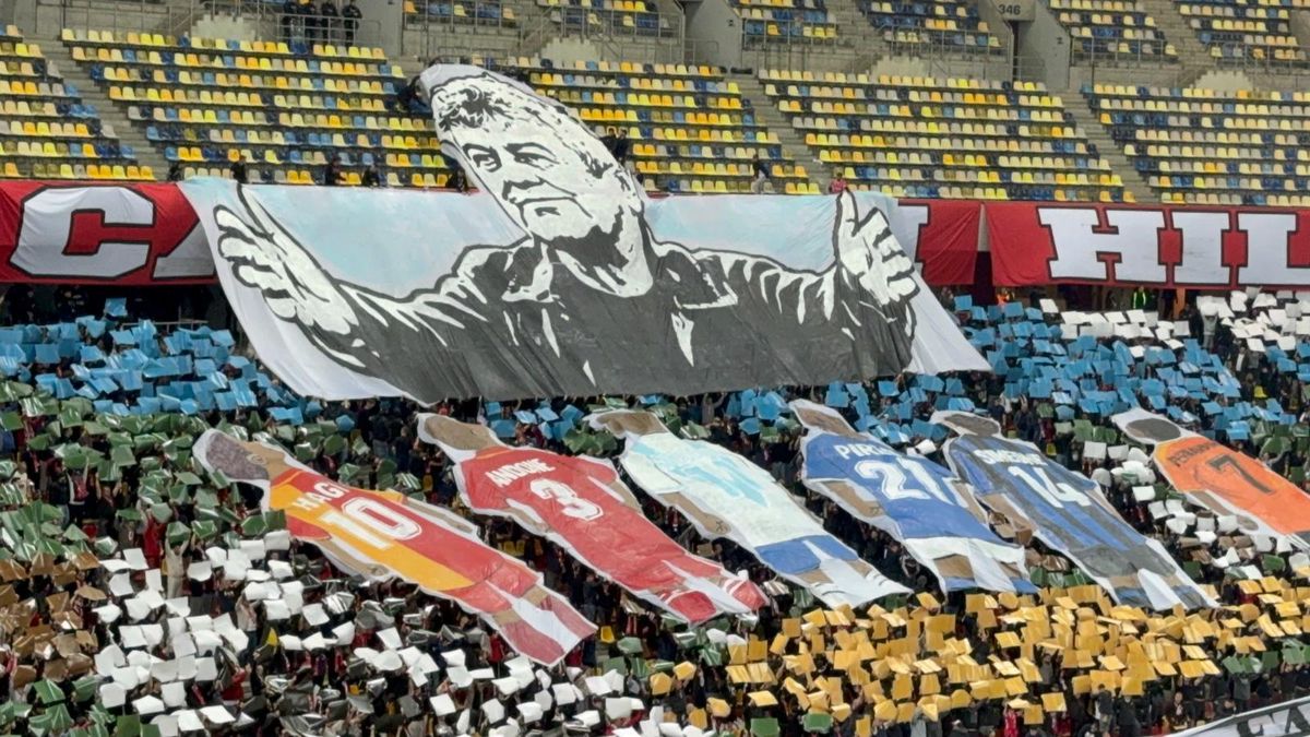 PCH și-a luat adio: scenografie in memoriam Mircea Lucescu, cu Hagi în peluza roș-albă » Giuleștenii au aplaudat!