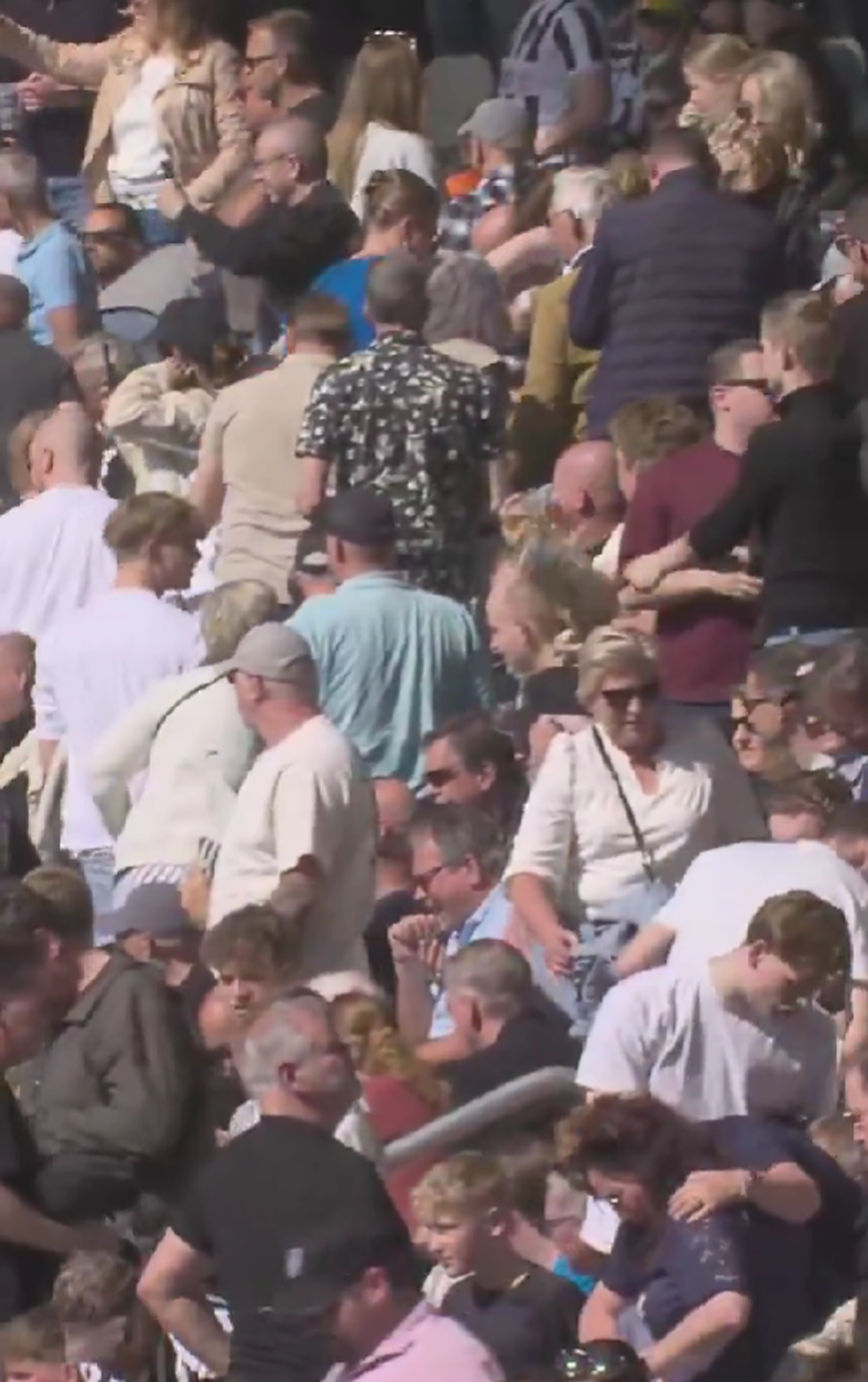 „Rușine!” » Derby-ul retrogradării a scăpat de sub control! Arbitrul a oprit meciul