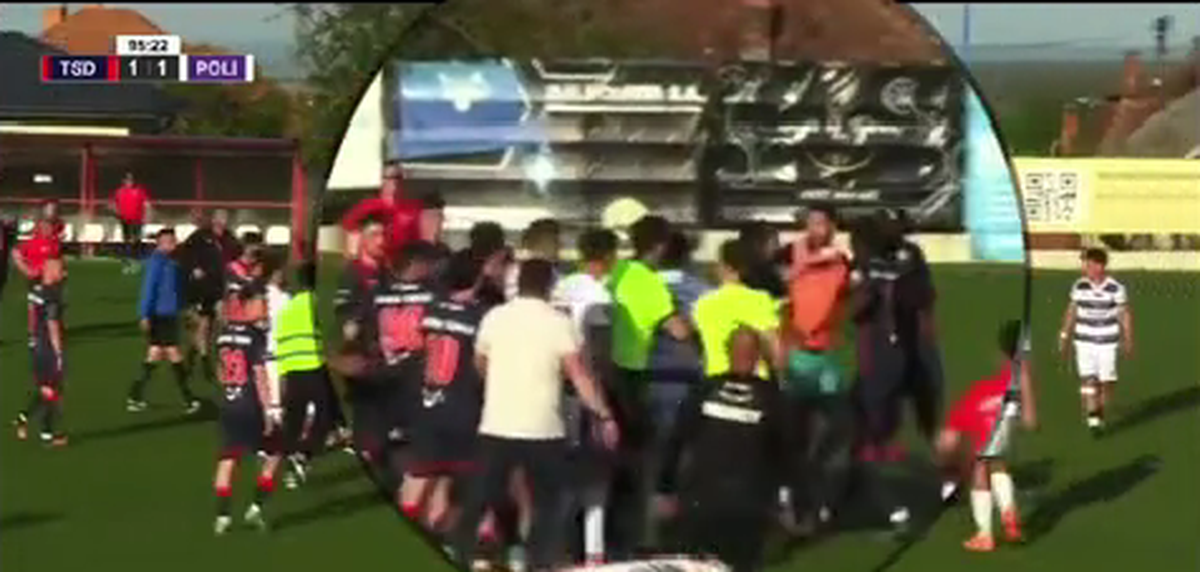 Imagini incredibile: Dan Alexa, repriză de box pe gazon!