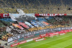 PCH și-a luat adio: scenografie in memoriam Mircea Lucescu, cu Hagi în peluza roș-albă » Giuleștenii au aplaudat!