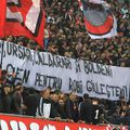 Bannere rasiste afișate la Dinamo - Rapid
