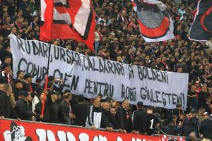 Arena Națională, templul rasimului » Derapaje în serie: peluza dinamovistă a sfidat mesajul imprimat pe tricourile favoriților