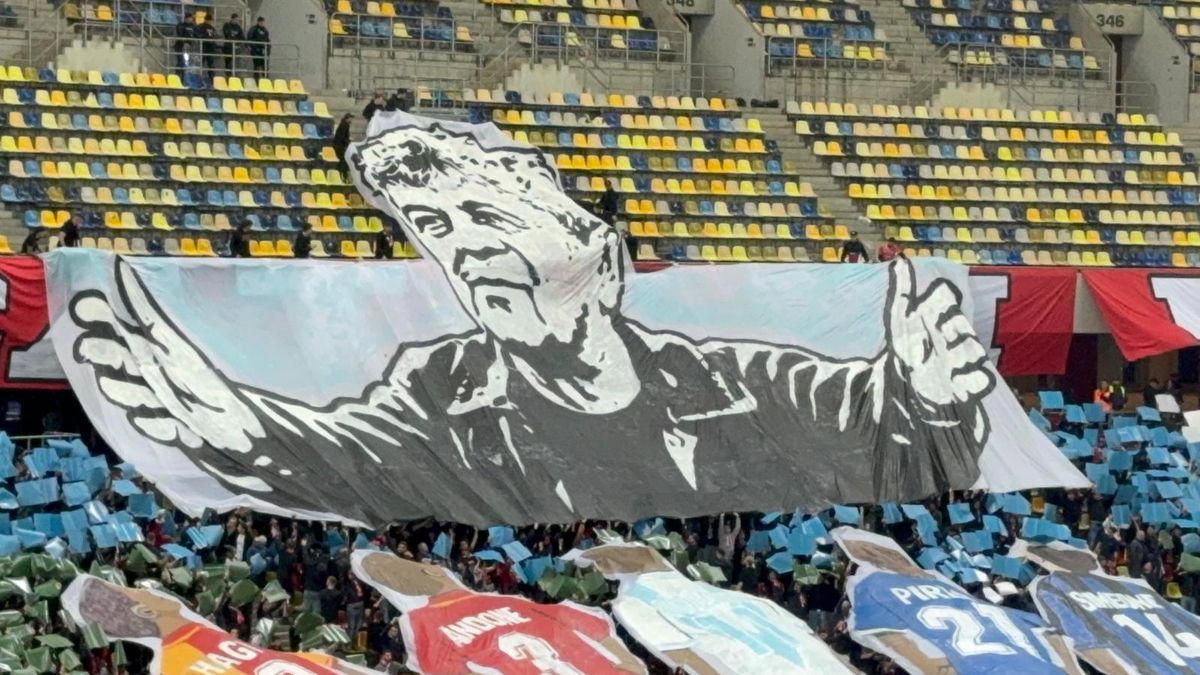 PCH și-a luat adio: scenografie in memoriam Mircea Lucescu, cu Hagi în peluza roș-albă » Giuleștenii au aplaudat!