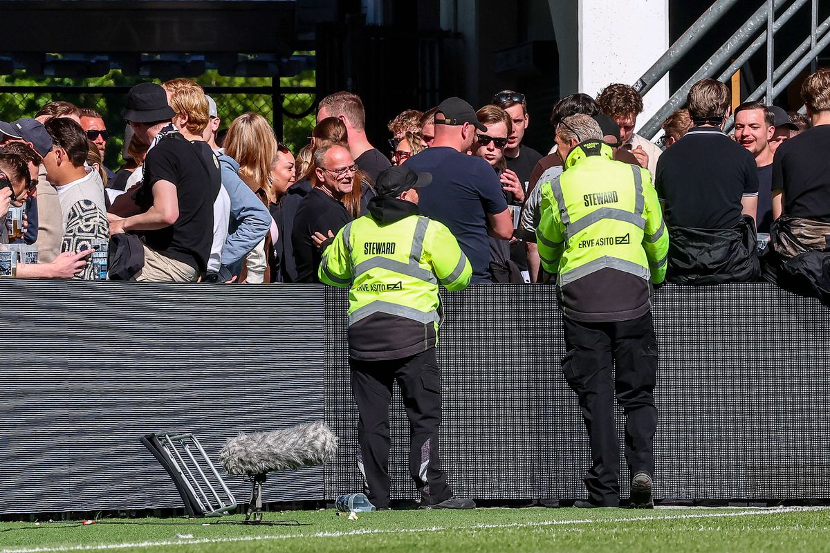 Haos total în tribune la Heracles - Volendam
