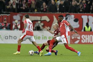 Dinamo - Rapid, derby pentru Europa » Aioani este schimbat în minutul 4