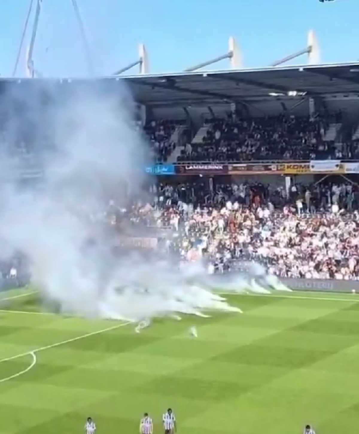 Haos total în tribune la Heracles - Volendam