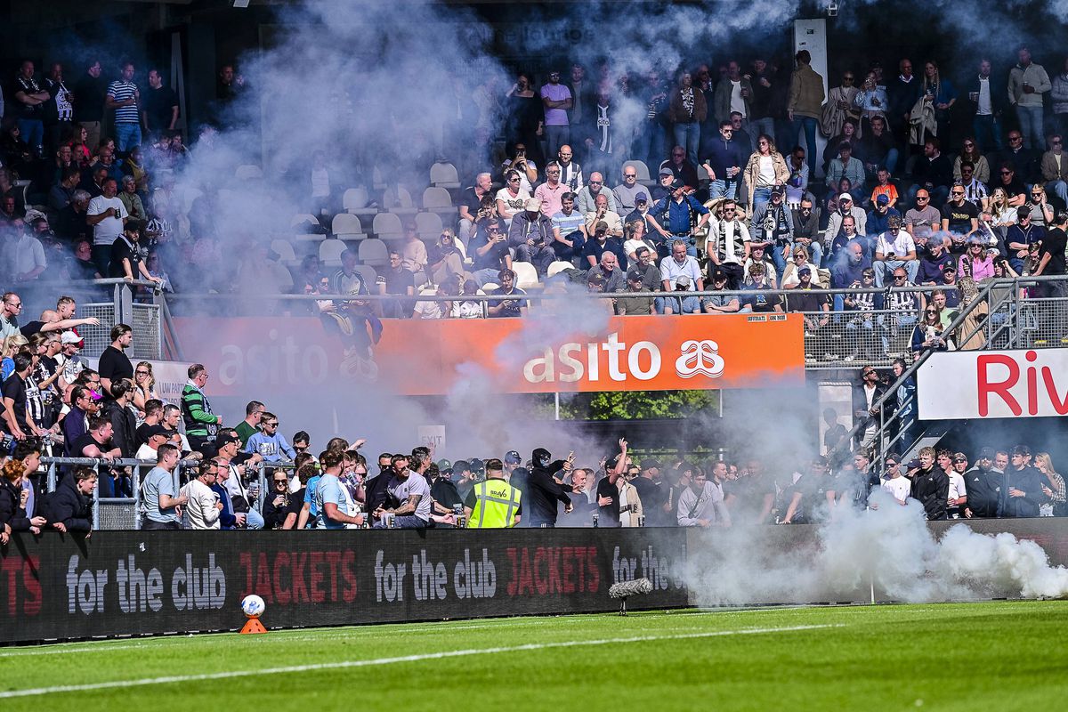 Haos total în tribune la Heracles - Volendam