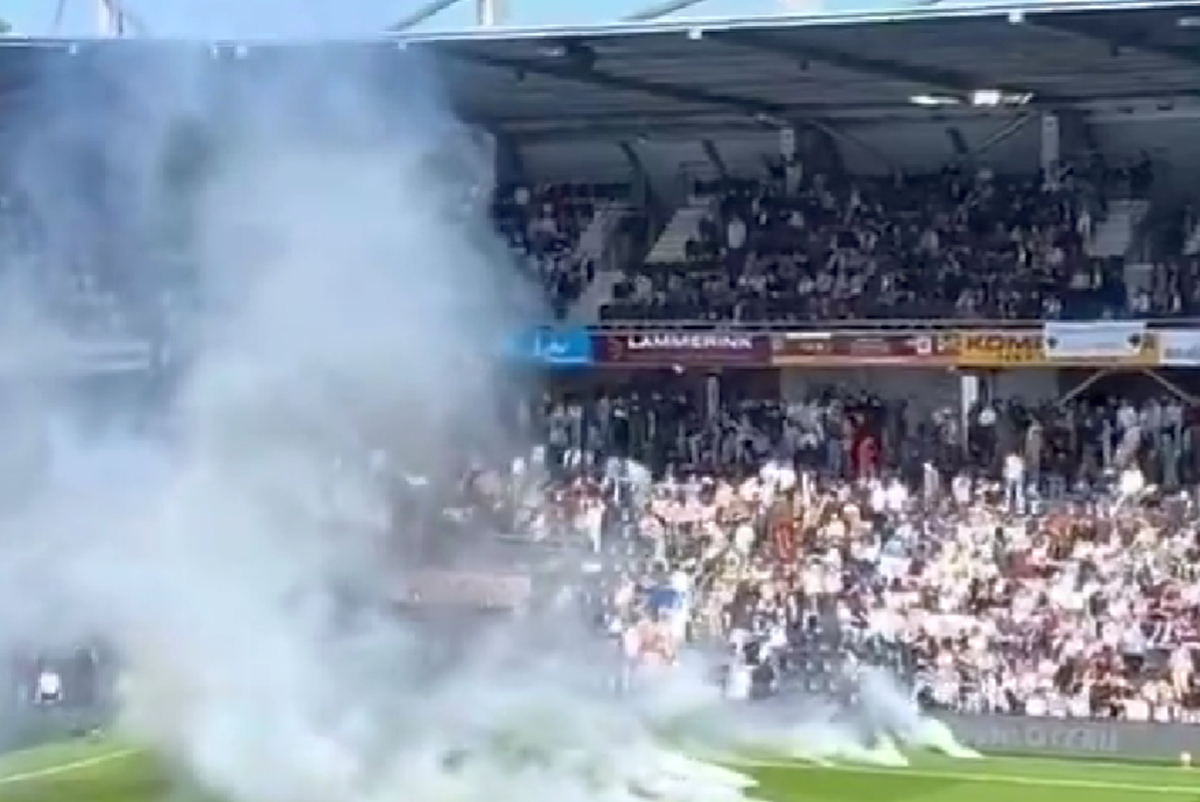 „Rușine!” » Derby-ul retrogradării a scăpat de sub control! Arbitrul a oprit meciul