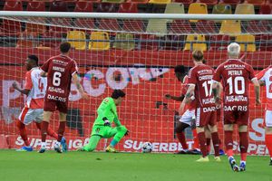 Dinamo - Rapid, derby pentru Europa » Deschidere de scor, Briciu scapă balonul în poartă