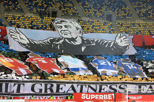 Moment emoționant, înainte de Dinamo - Rapid: scenografie specială pentru Mircea Lucescu, cu Hagi în peluza roș-albă » Giuleștenii au aplaudat!