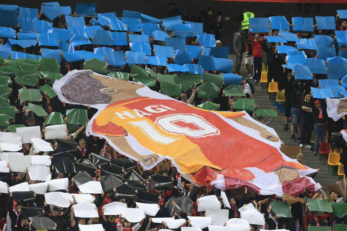 PCH și-a luat adio: scenografie in memoriam Mircea Lucescu, cu Hagi în peluza roș-albă » Giuleștenii au aplaudat!