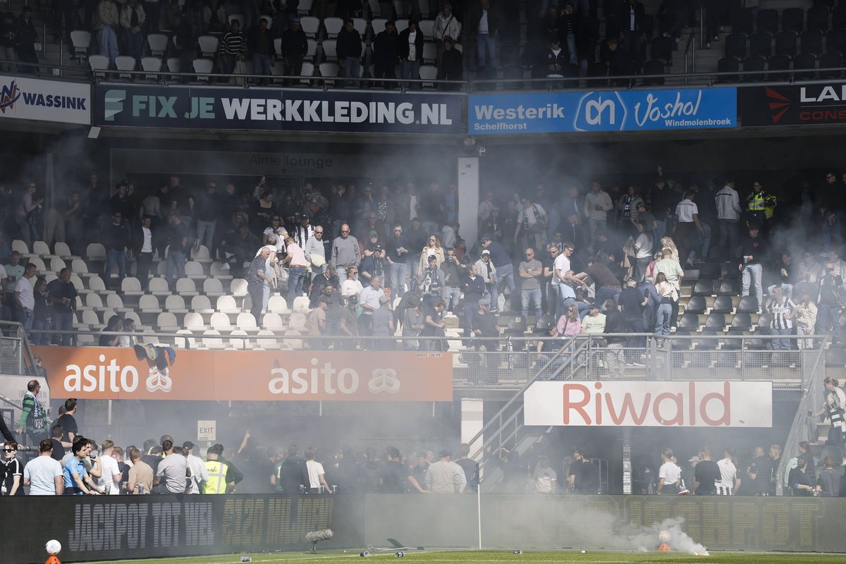 Haos total în tribune la Heracles - Volendam