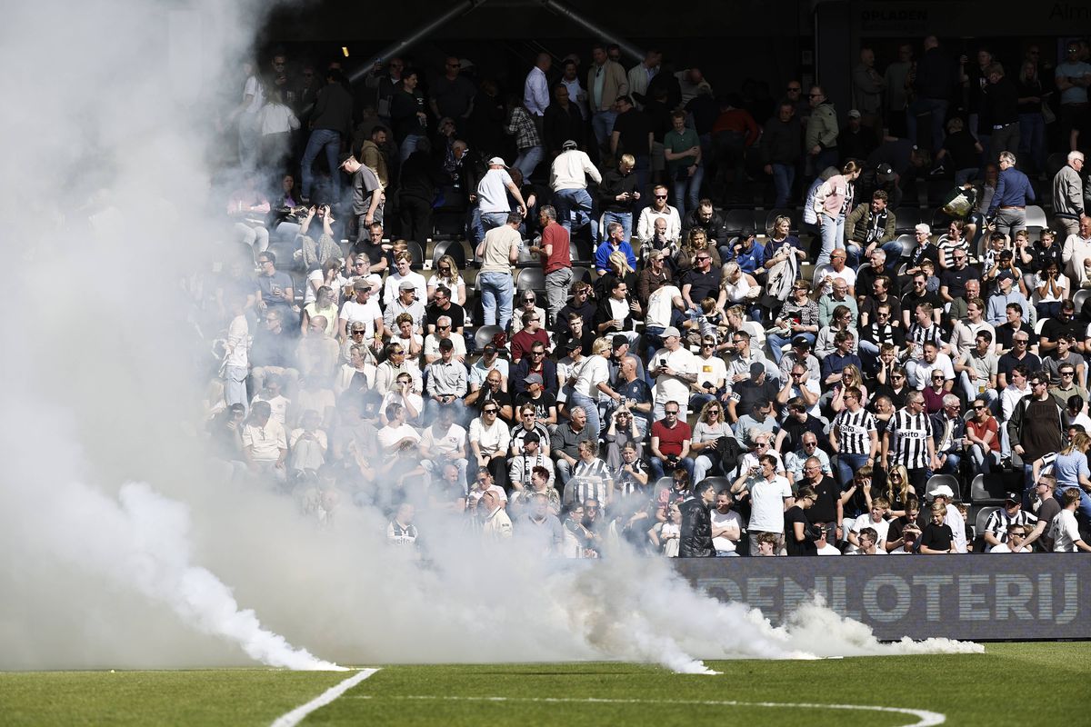 Haos total în tribune la Heracles - Volendam