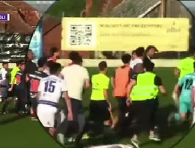 Imagini incredibile: Dan Alexa, repriză de box pe gazon!