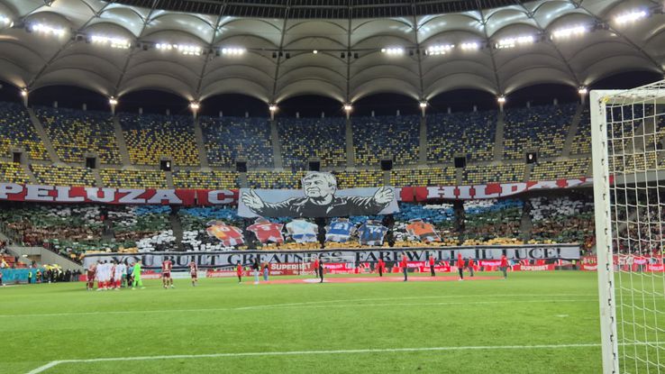 Moment emoționant, înainte de Dinamo - Rapid: scenografie specială pentru Mircea Lucescu, cu Hagi în peluza roș-albă » Giuleștenii au aplaudat!