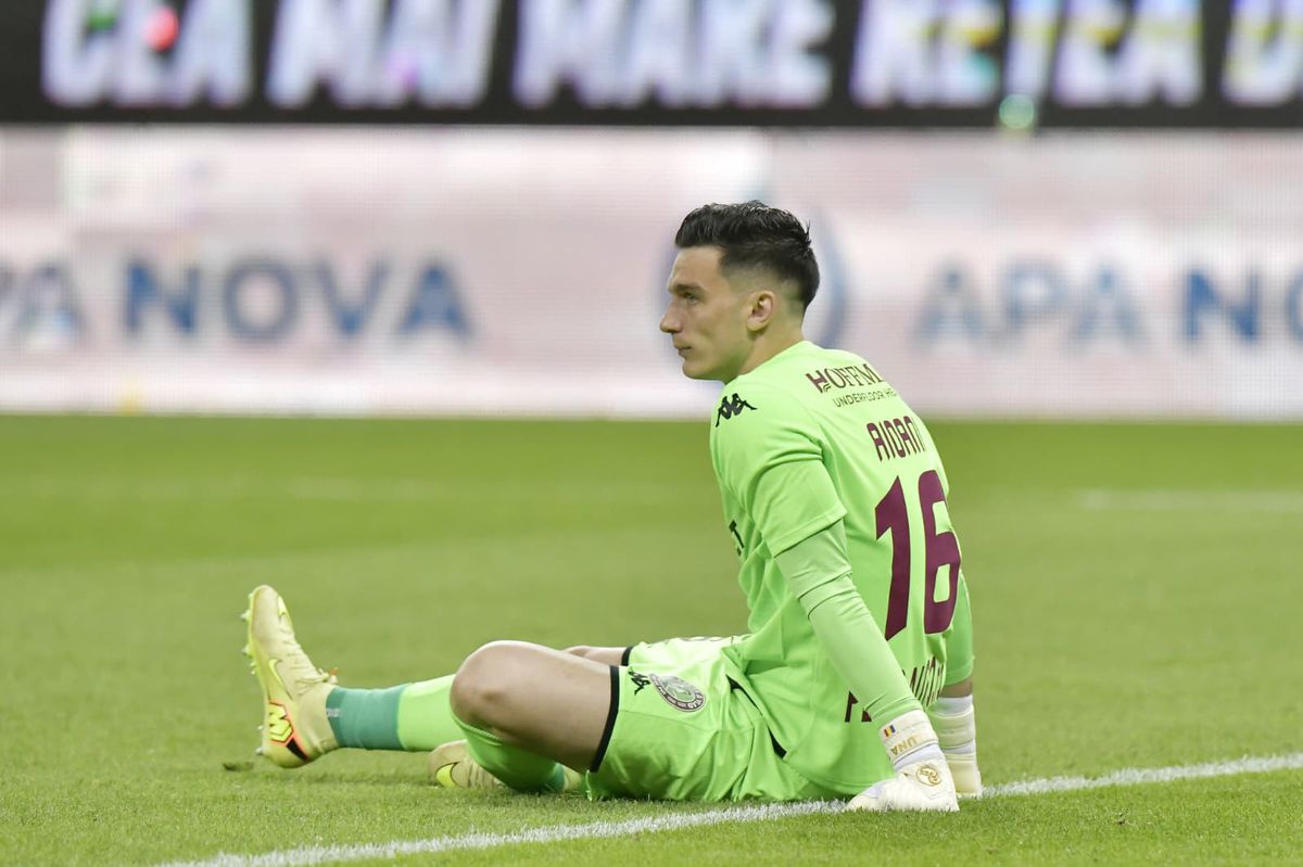 Marian Aioani s-a accidentat, Adrian Briciu a debutat pentru Rapid cu Dinamo