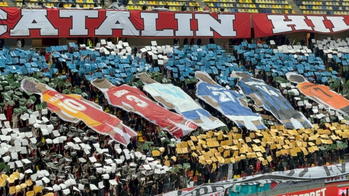 PCH și-a luat adio: scenografie in memoriam Mircea Lucescu, cu Hagi în peluza roș-albă » Giuleștenii au aplaudat!