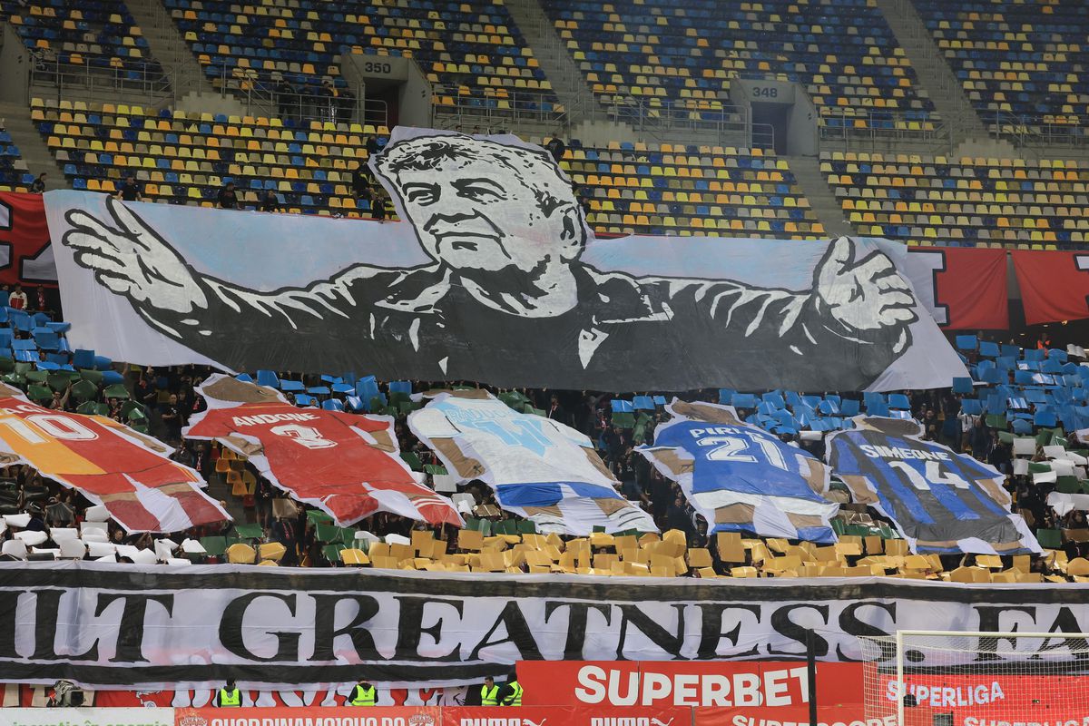 PCH și-a luat adio: scenografie in memoriam Mircea Lucescu, cu Hagi în peluza roș-albă » Giuleștenii au aplaudat!