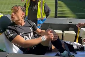 Ca la ușa cortului! » Coechipierul lui Radu Drăgușin, reacție șocantă pe targă!