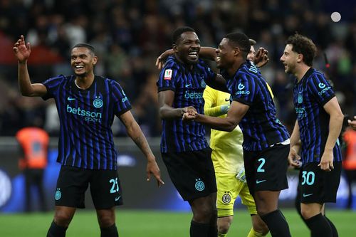 Denzel Dumfries (numărul 2), una din posibilele plecări de la Inter în vară / foto: Getty Images