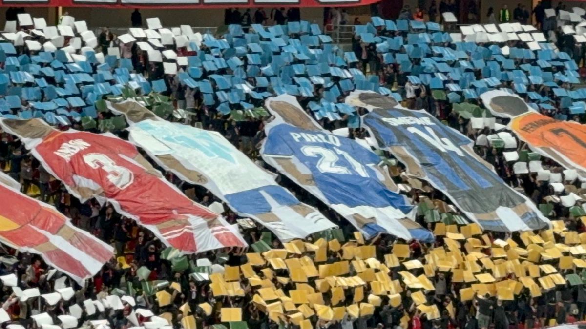 PCH și-a luat adio: scenografie in memoriam Mircea Lucescu, cu Hagi în peluza roș-albă » Giuleștenii au aplaudat!