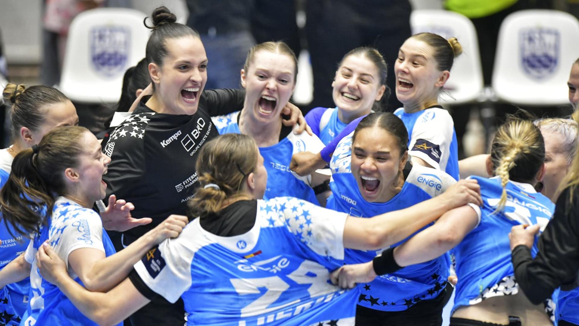 Bojana Popovic antrenând echipa CSM București în timpul unui meci din Liga Campionilor handbal, pregătind Final Four 2026. | sursa foto: Gazeta Sporturilor