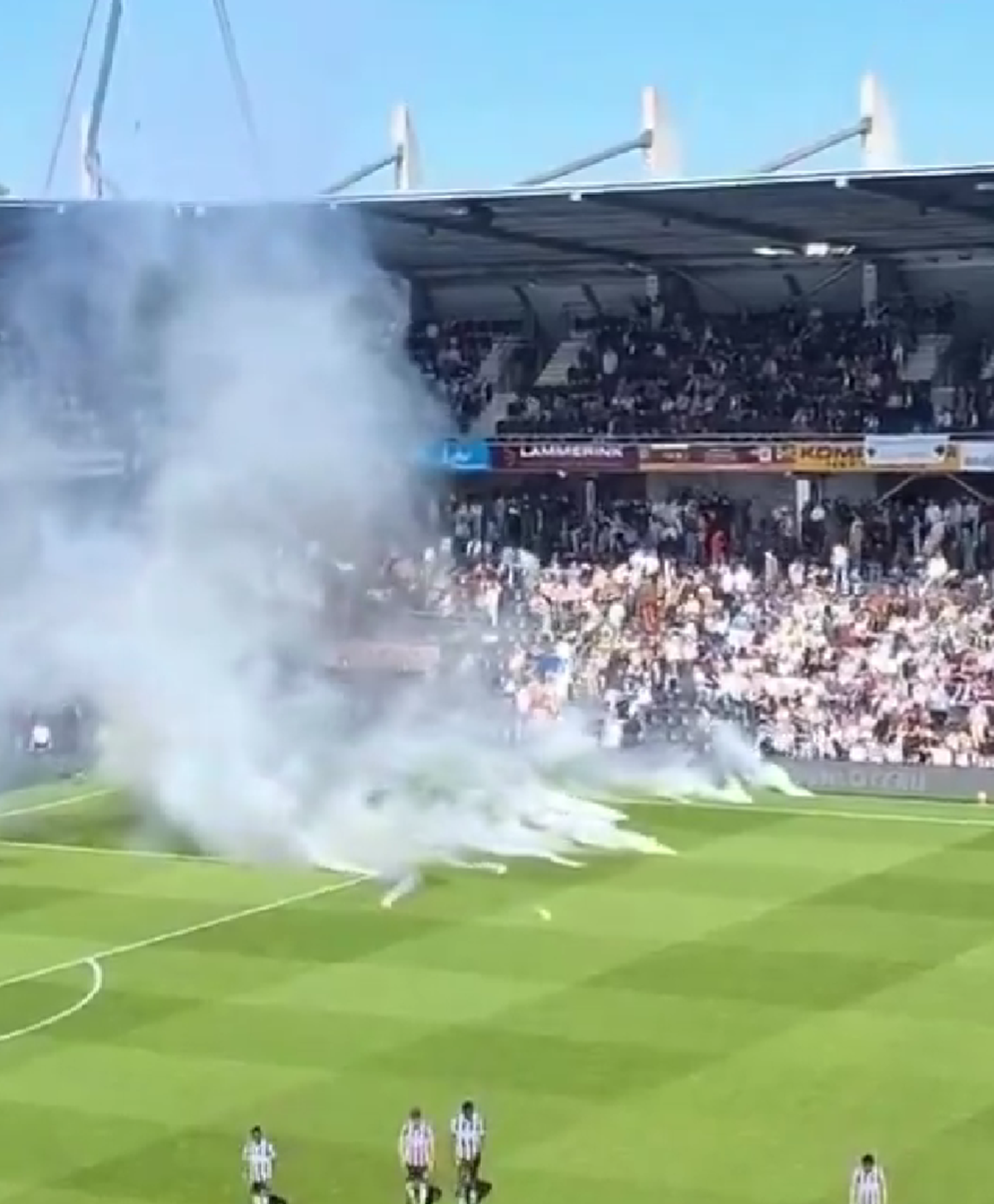 Haos total în tribune la Heracles - Volendam