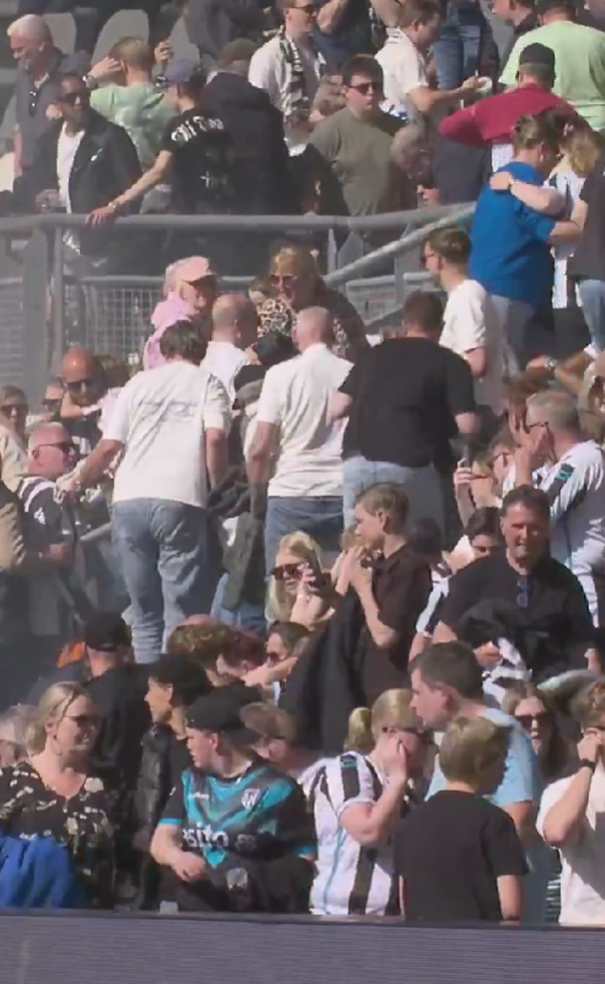 Haos total în tribune la Heracles - Volendam